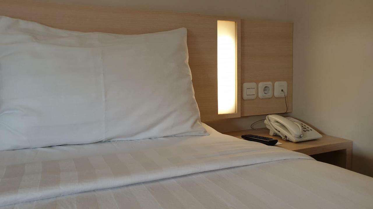 Biz Hotel City Center Ambon Eksteriør billede