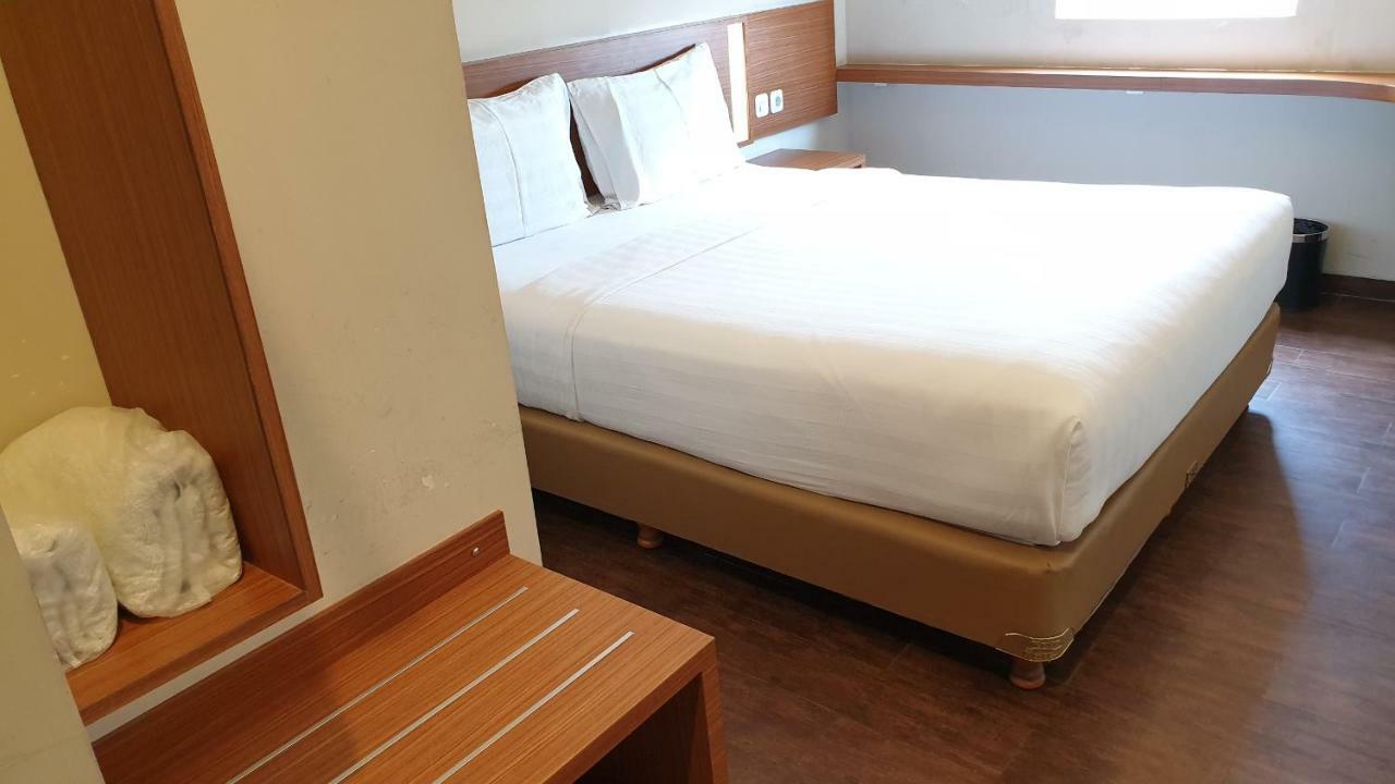 Biz Hotel City Center Ambon Eksteriør billede